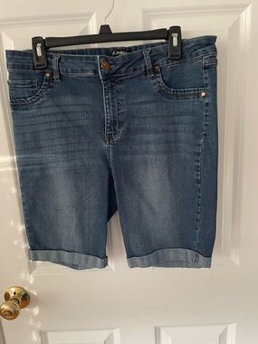 d. jeans Denim Shorts in Medium Blue with Brown Stitching